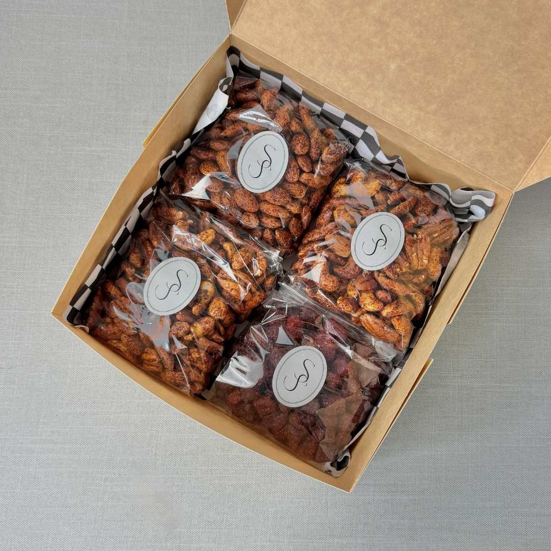 CAJA SSIENTO CON BOTANA SALADA Y DULCE