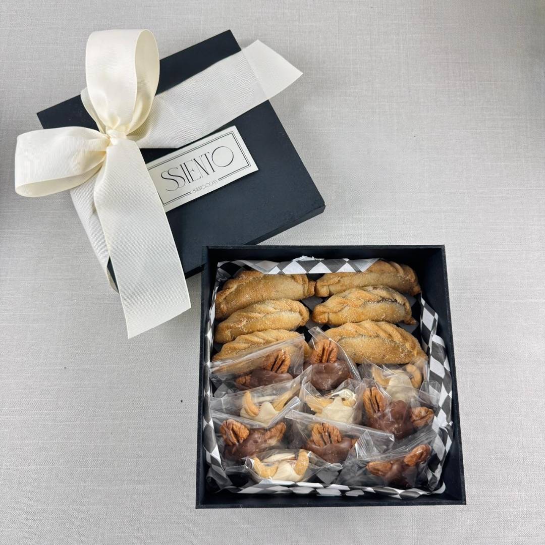 CAJA DE MADERA CON EMPANADAS Y TORTUGAS MIXTAS