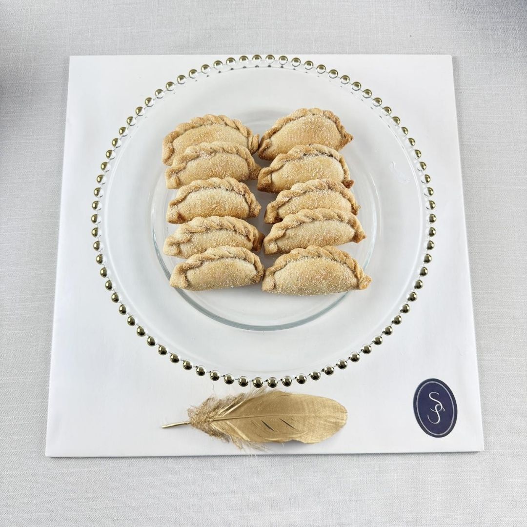 PLATO DE VIDRIO CON EMPANADAS DE CAJETA