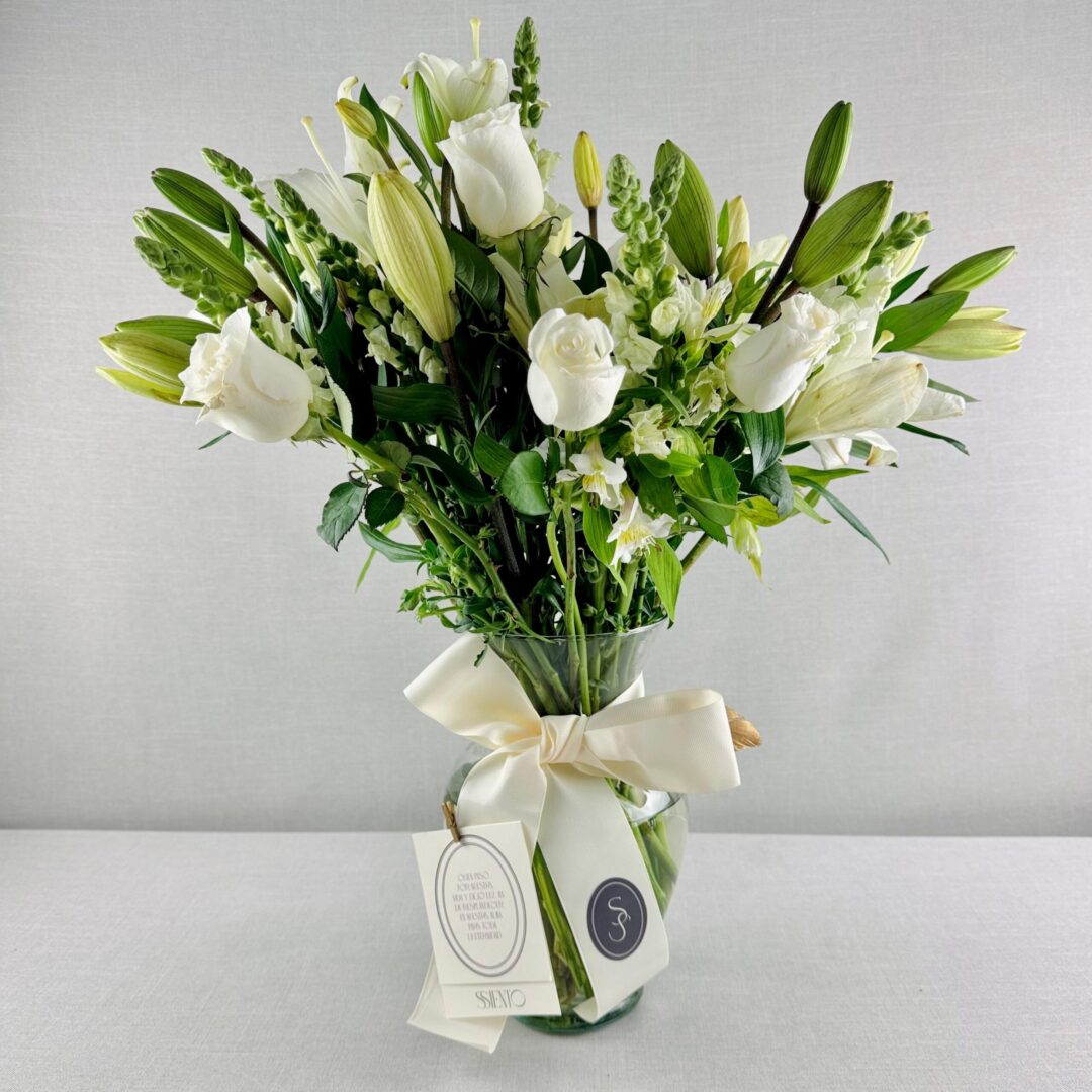 ARREGLO DE FLORES BLANCAS EN TAMAÑO GRANDE