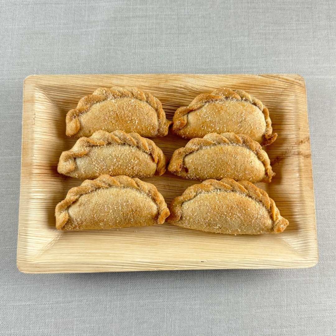PLATO DE 6 Y 8 EMPANADAS, plato de hoja de palma con seis empanadas