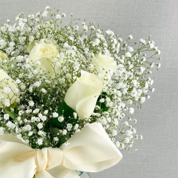 ARREGLO DE FLORES BLANCAS CHICAS - Imagen 2