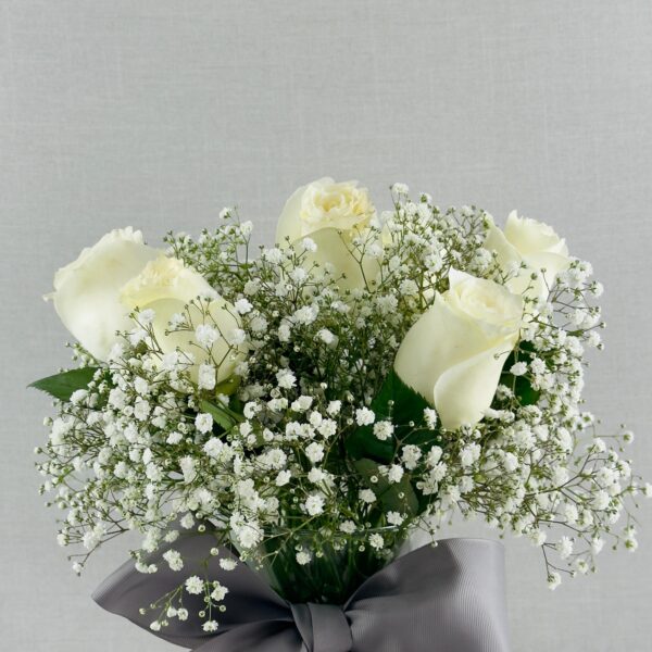 Arreglo de flores blancas