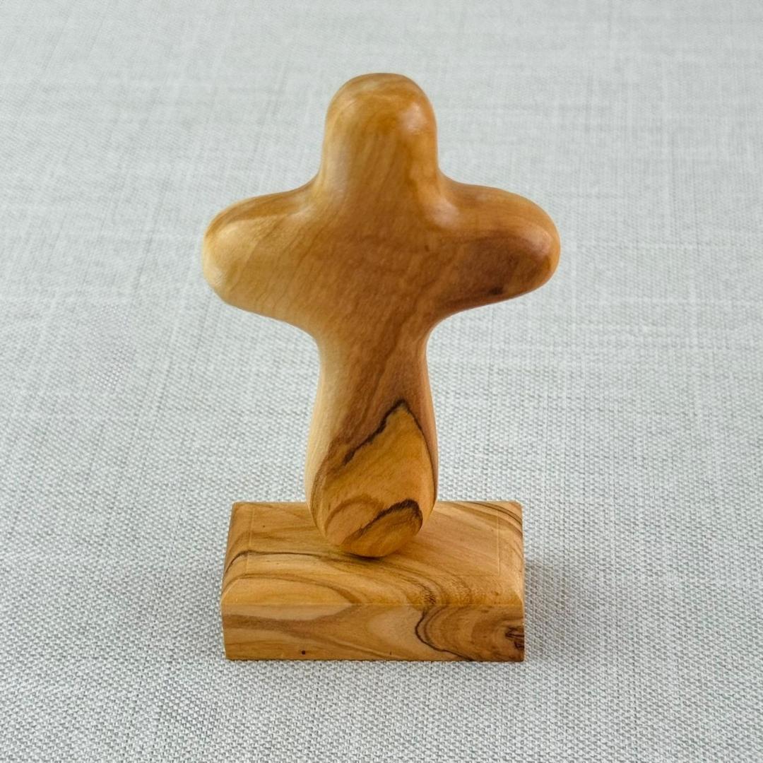 CRUZ DE MANO DE TIERRA SANTA MEDIANA CON BASE