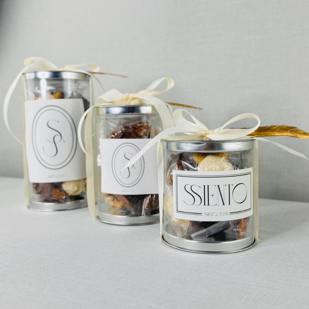 Botes con botanas mixtas en tres tamaños diferentes, chico, mediano y grande