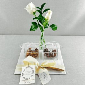 DUO DE ROSAS CON BOTANA