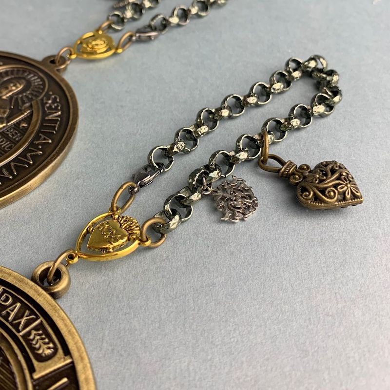 MEDALLÓN DE SAN BENITO - Imagen 4