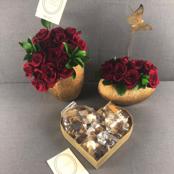 CORAZÓN DE MADERA CON CHOCOLATES SURTIDOS