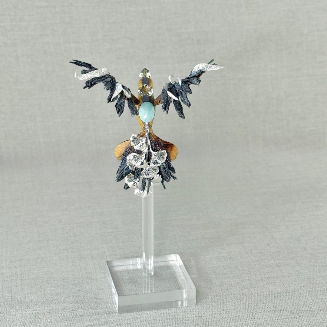 COLIBRIS CON CUARZOS Y BASE DE ACRÍLICO HECHOS DE MADERA