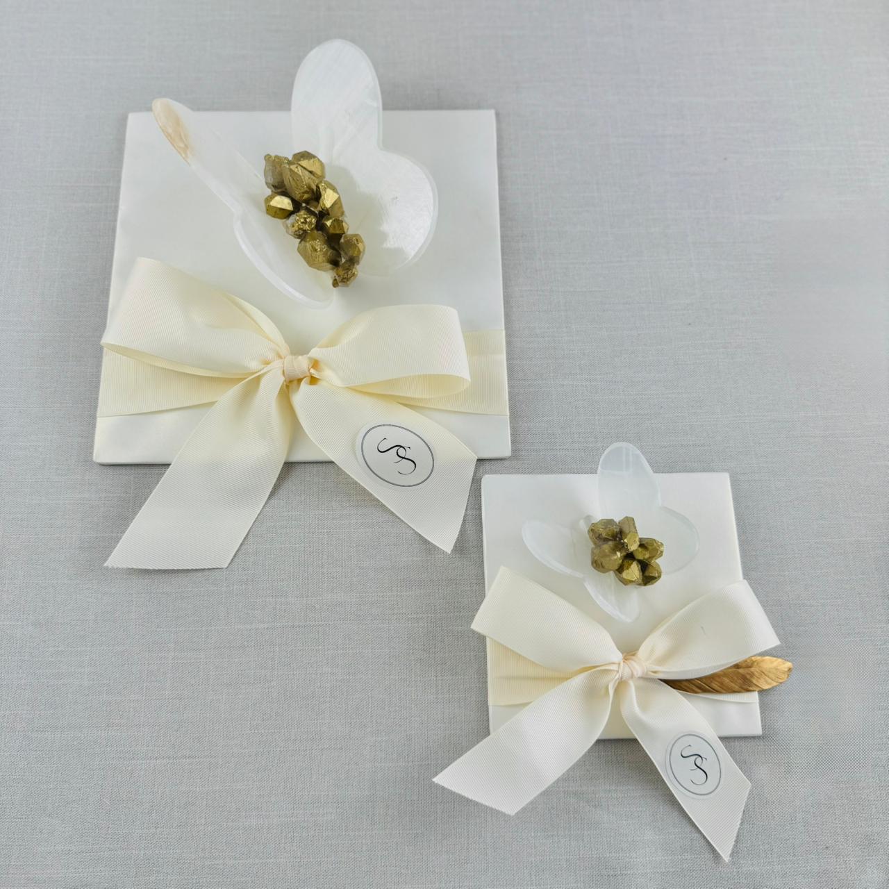 MARIPOSA DE ÓNIX CON CUARZOS lazo