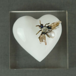 corazon-con-abeja