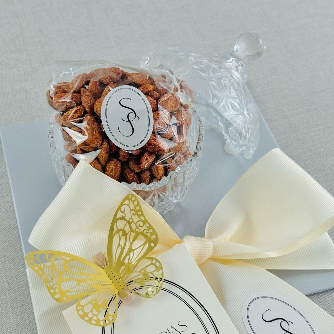 Esfera con almendras enchiladas