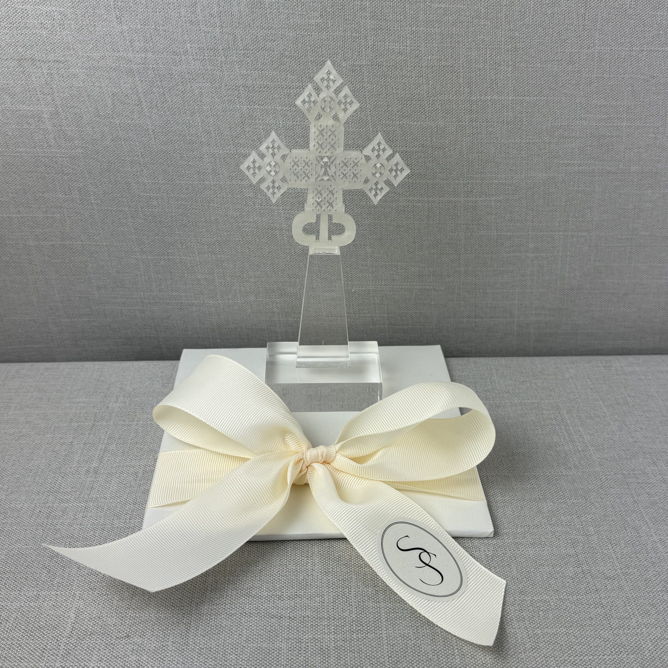 CRUZ DE ACRÍLICO MINI MARFIL - PAQUETE 10 PIEZAS - Imagen 2