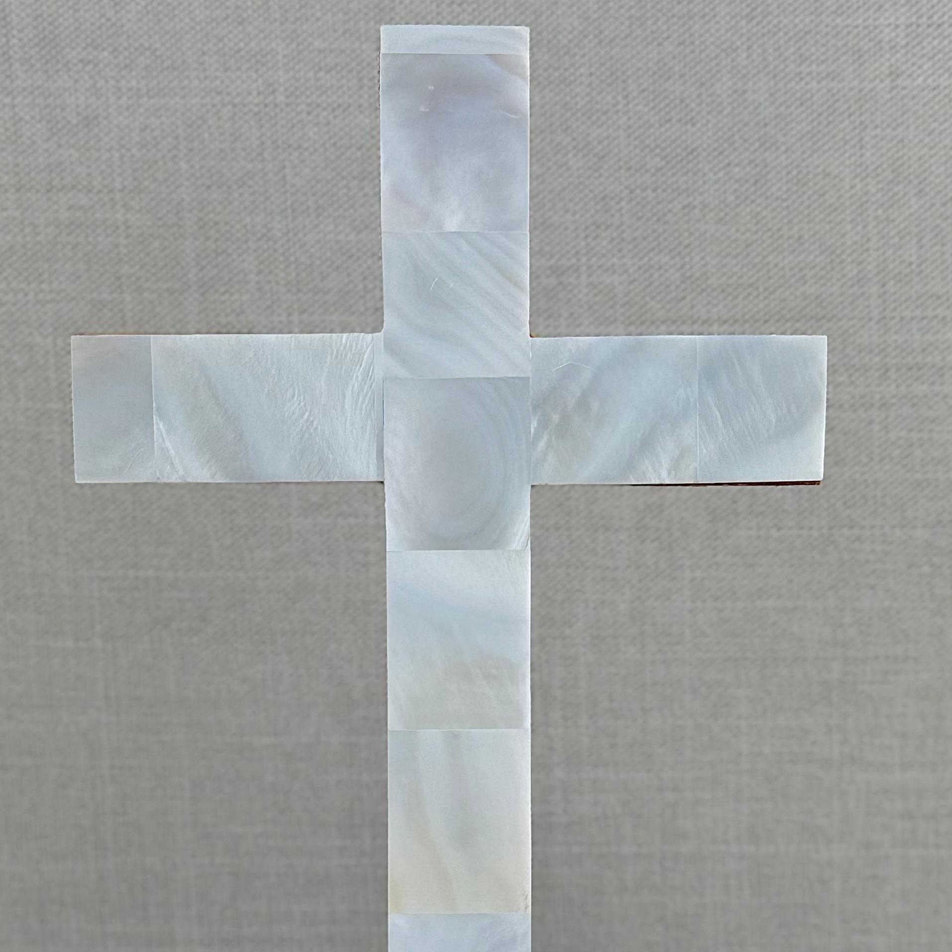 CRUZ SENCILLA DE MADRE PERLA DE TIERRA SANTA CHICA