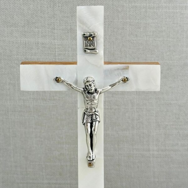 CRUZ DE TIERRA SANTA CON CRUCIFIJO DE MADRE PERLA Y MADERA DE OLIVO CHICA