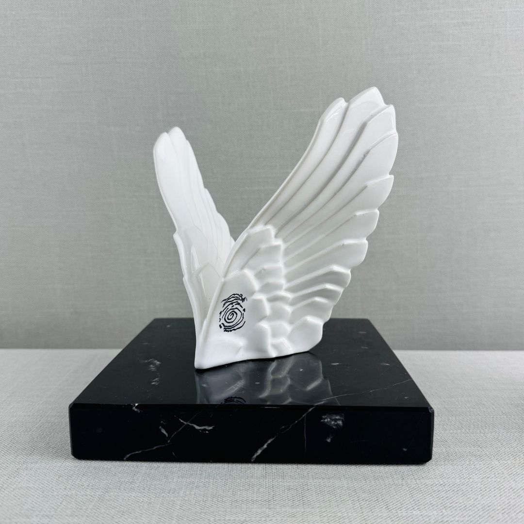 BASE DE MÁRMOL NEGRO PARA LAS ALAS-ABRAZOS DEL CIELO