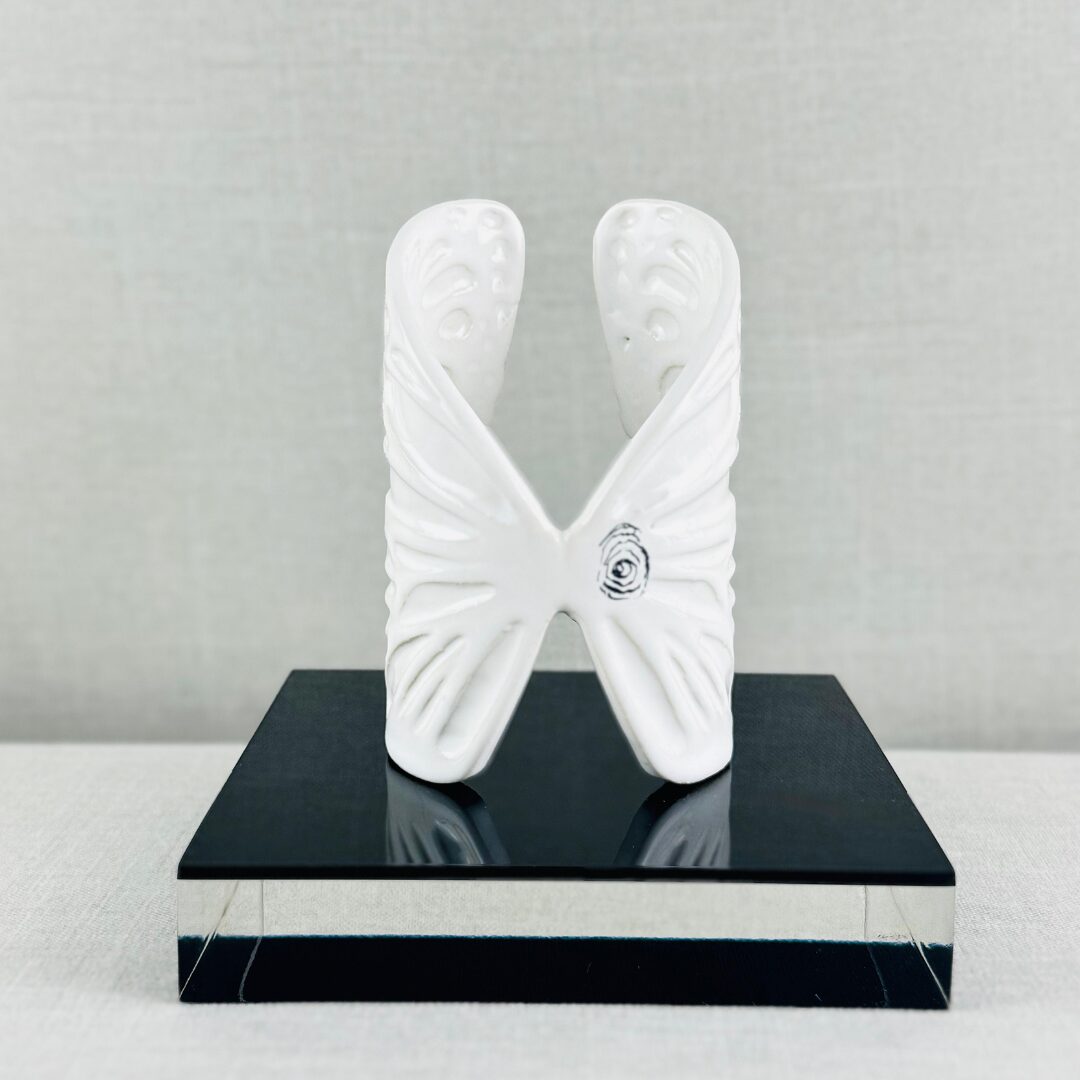 Mariposa-simple-base-negra-doble.