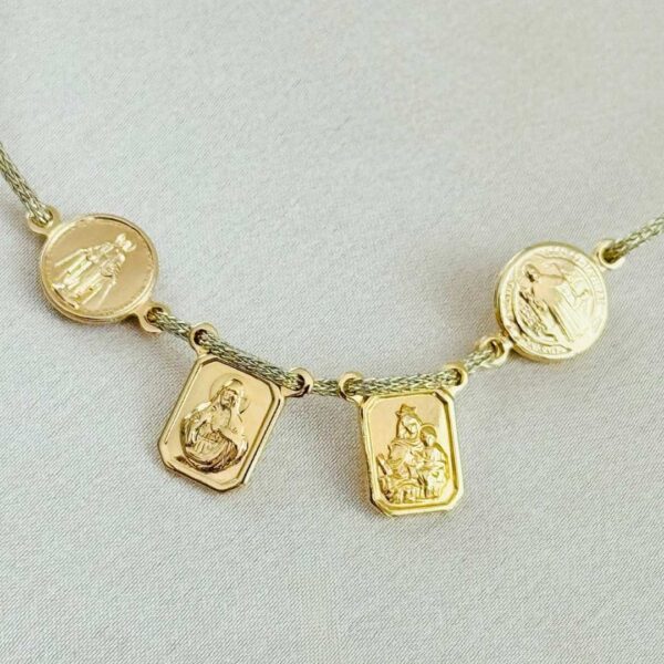 ESCAPULARIO DE PULSERA MUESTRA DE CERCA