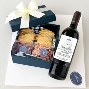 Caja empanadas y botana salada con vino