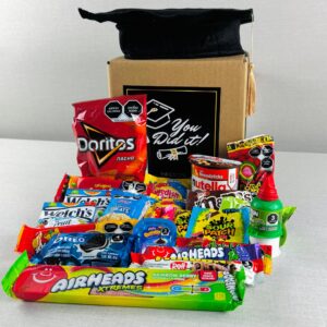 CAJA CON BIRRETE Y DULCES