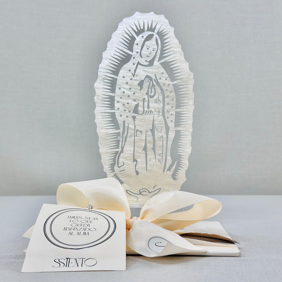 VIRGEN DE ACRÍLICO NACARADA