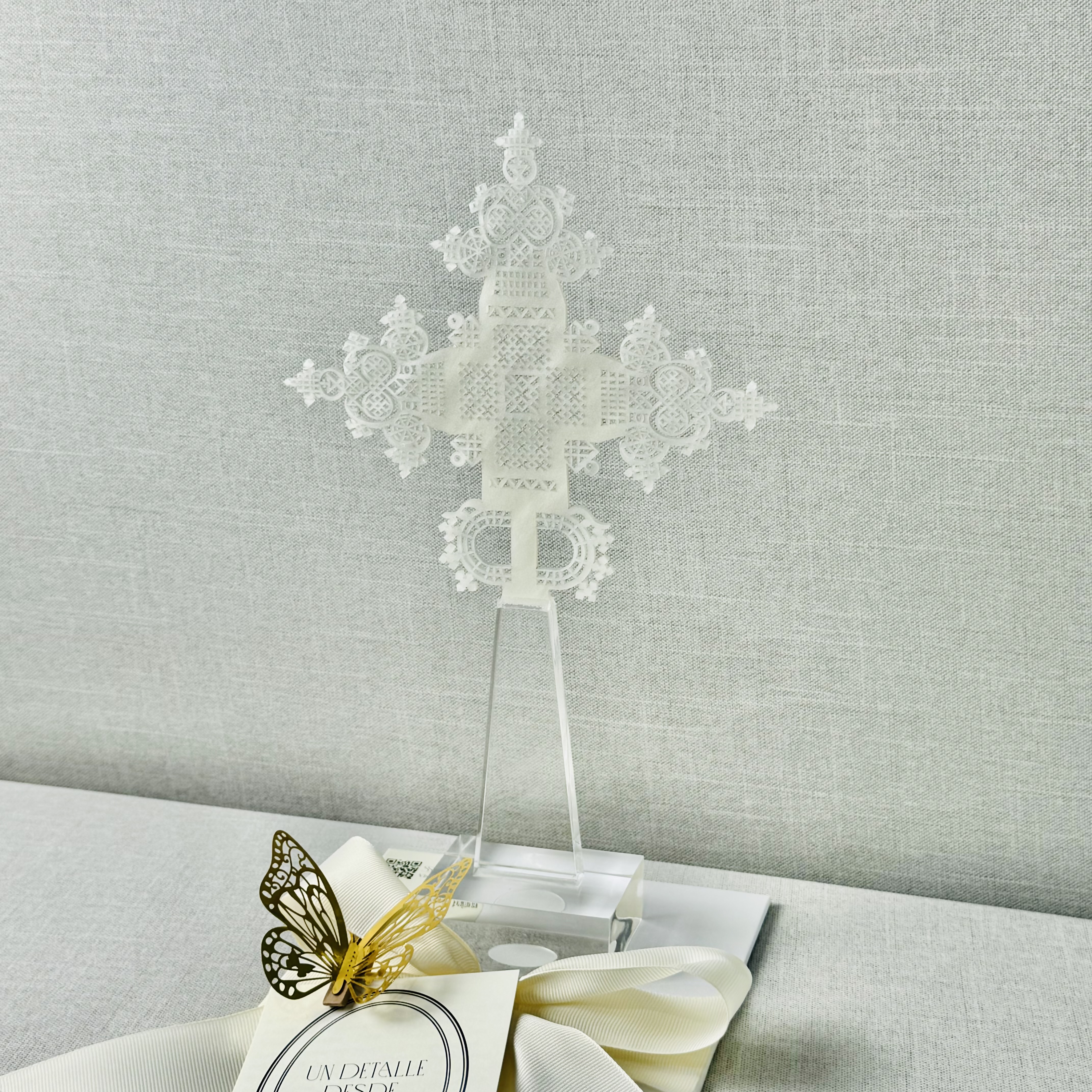 CRUZ DE ACRÍLICO NACARADA - Imagen 2